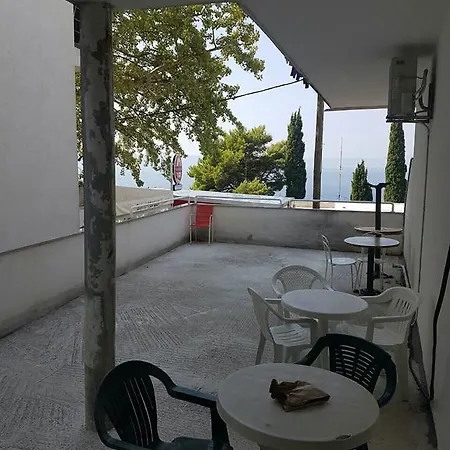 Brig Apartment *